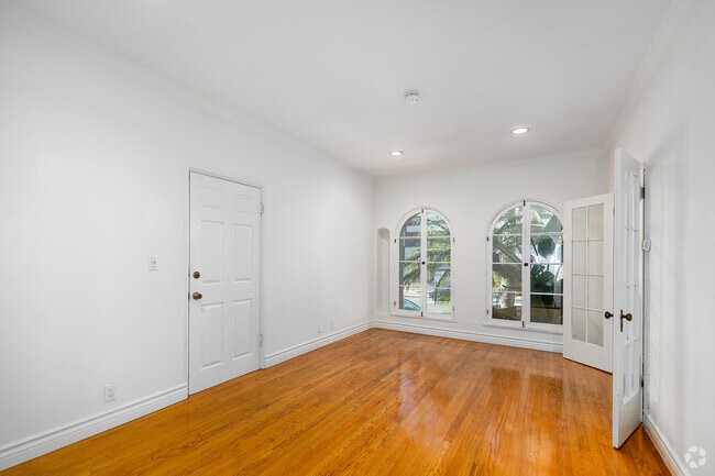 1BR, 1BA - 725SF - Living Room
