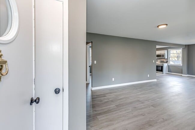 Photo - 4 Bedroom Glencliff Home With Garage