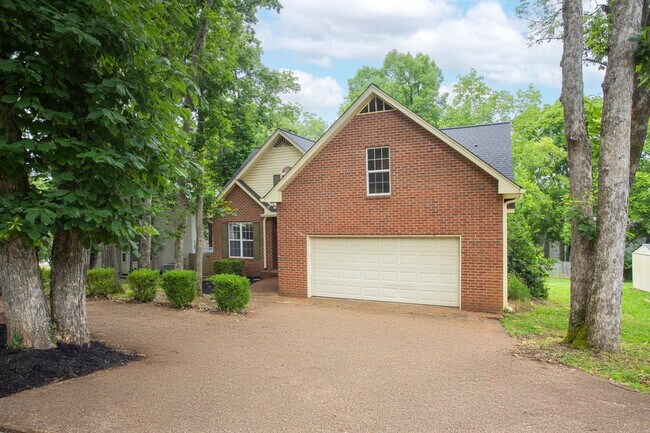 Photo - Charming Hendersonville Home!