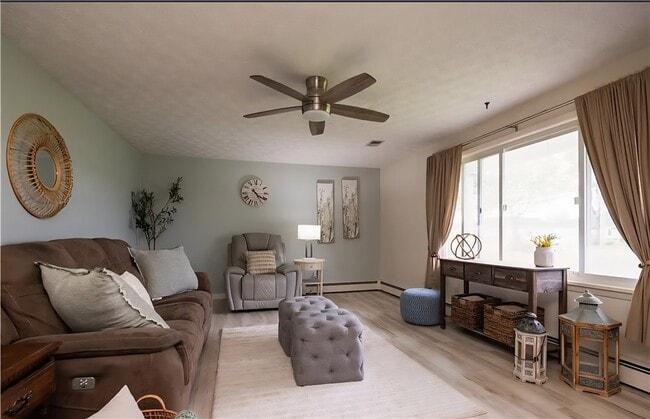 Photo - 1568 Schlegel Rd