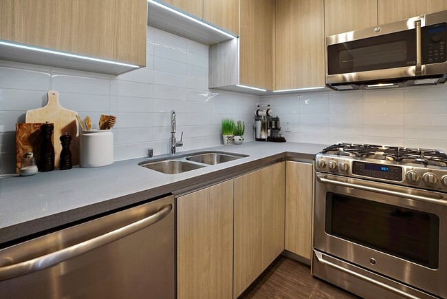 Building Photo - Residences at Village Walk Rental