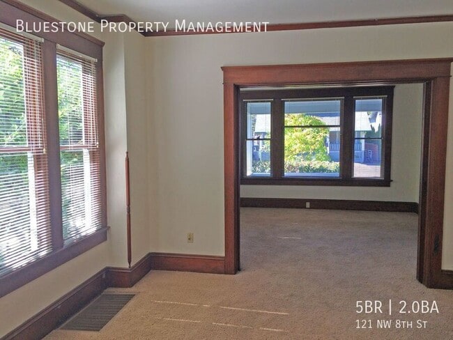 Photo - 121 NW 8th St