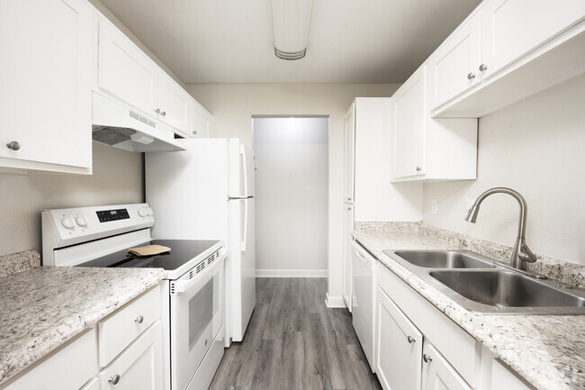 2BD, 2BA Bahia Mar (Updated) - 1,050SF - Kitchen - The Breakers Apartments