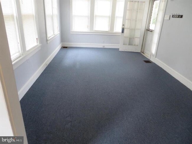 Photo - 703 Willitts Ave