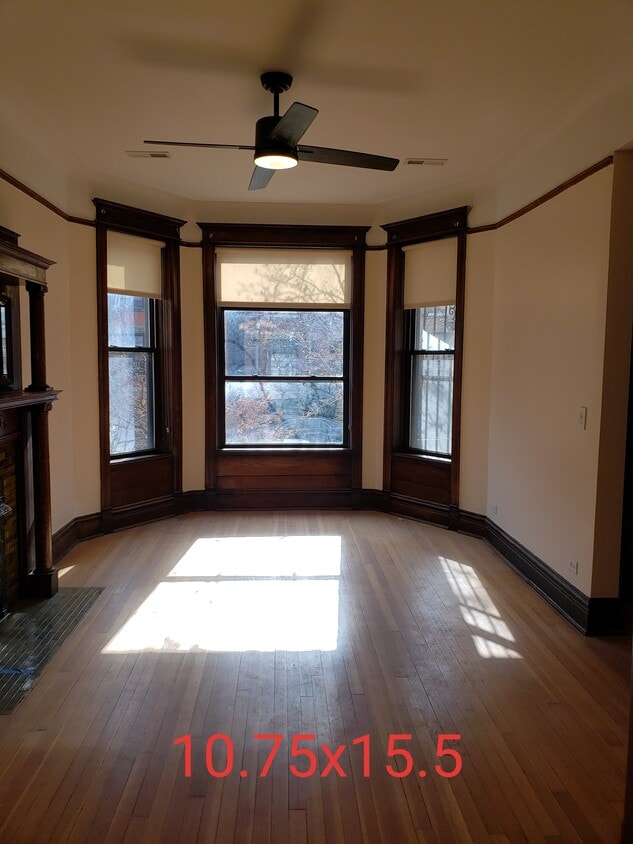 Living Room - 912 W Newport Ave (Chicago, IL)