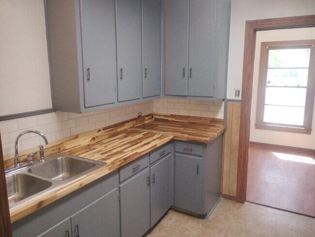 Photo - 216 E Morris St