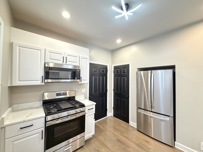 Photo - 3131 N Marmora Ave Unit J03P