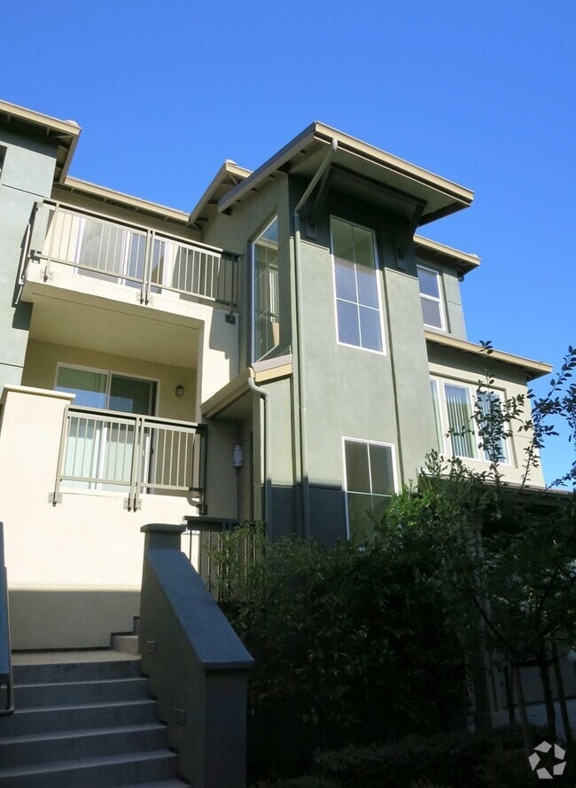 Building Photo - 2bed/2bath Charming Townhouse next to seve...