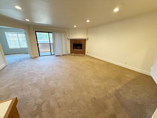 Photo - Spacious 2 Bed / 2 Bath Condo in Prime UTC/La Jolla Location! Unit 214