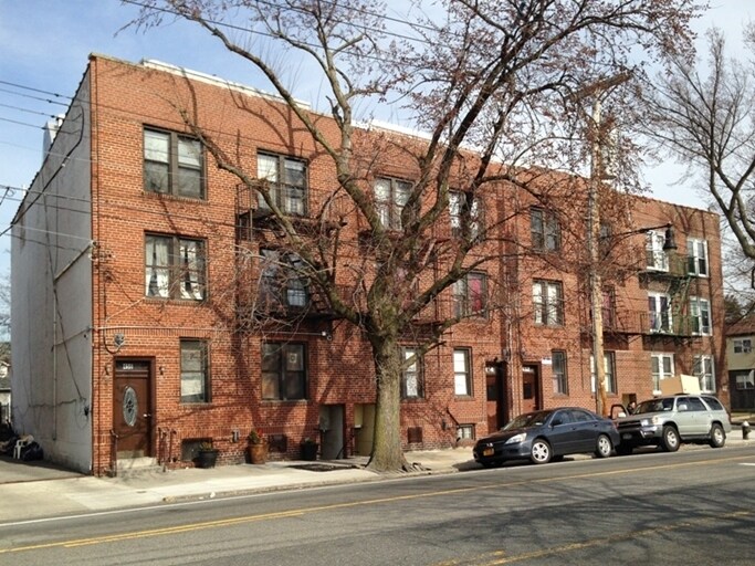 Primary Photo - 456 City Island Ave Apartments