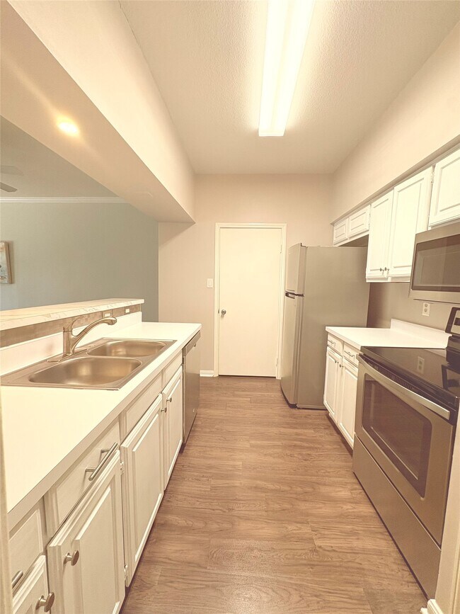 Photo - 2475 Underwood St Unit 382