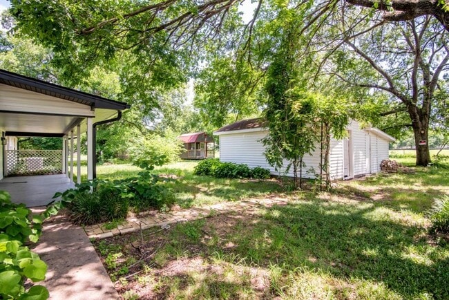 Photo - 607 E 15th St