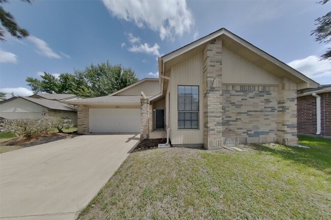 Building Photo - 7811 Bluff Trail Dr