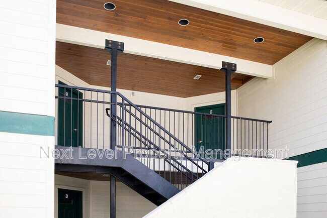 Photo - 26 8th Ave W