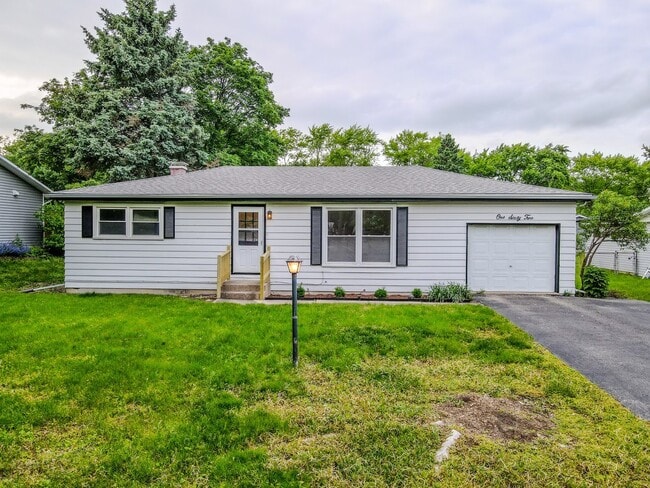 Building Photo - 30W162 Claymore Ln
