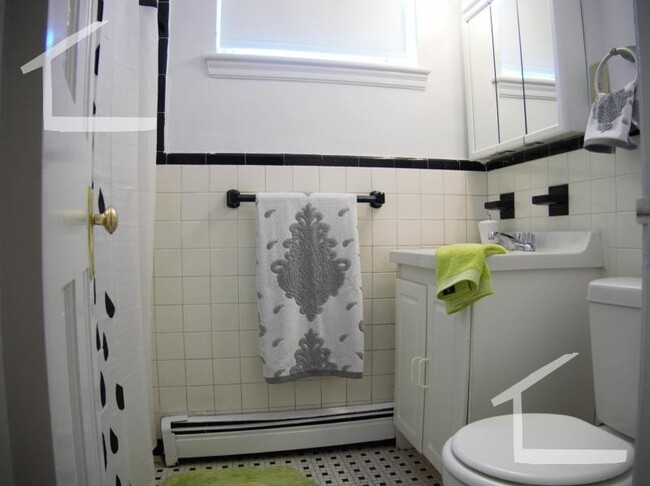 Building Photo - 41 Auburn St Unit A Rental