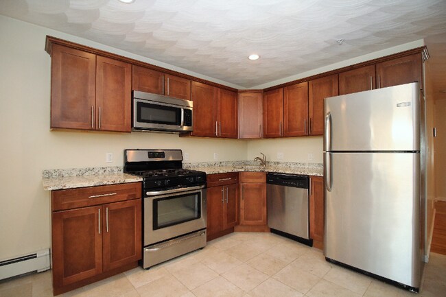 136 Chelsea St Unit 3