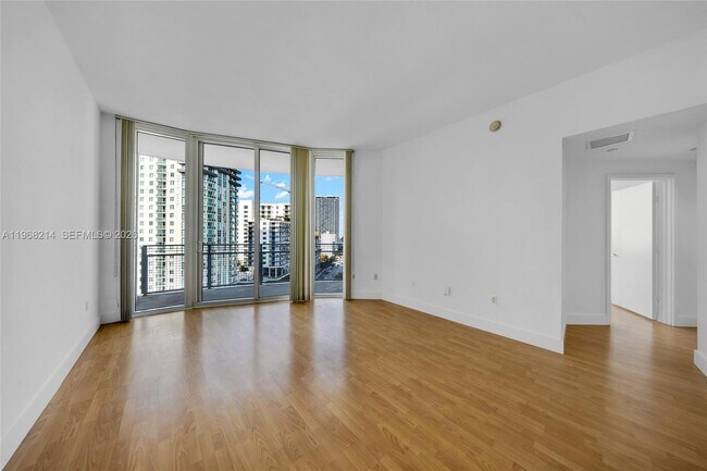 Photo - 350 NE 24th St Unidad 1404