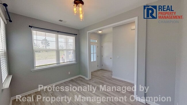 Photo - Beautiful and Spacious End Unit Townhouse