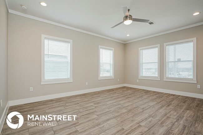 Photo - 2124 Belzise Terrace