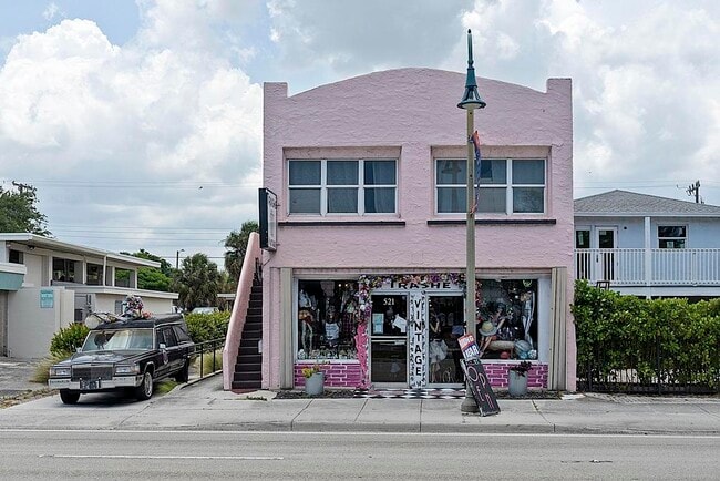 Building Photo - 521 N Dixie Hwy