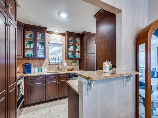 Building Photo - 6011 E University Blvd Unit 145K