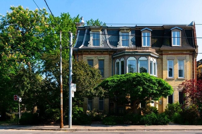 Photo - 217-217 Carlton St. Unit 3