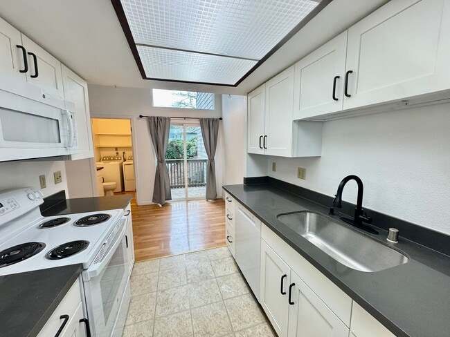 Photo - AK Duplex Unit 20th Ave NE (19659)