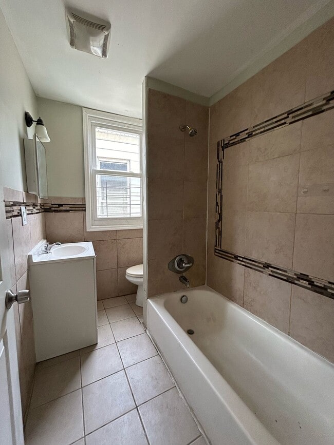 Photo - 454 4th Ave W