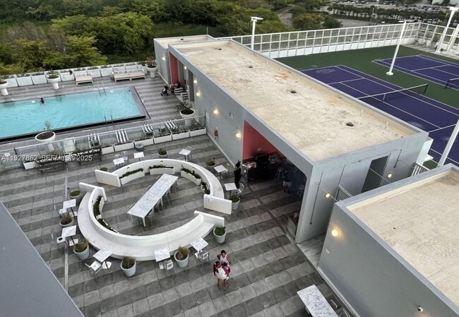 Photo - 2000 Metropica Wy Unit 1009