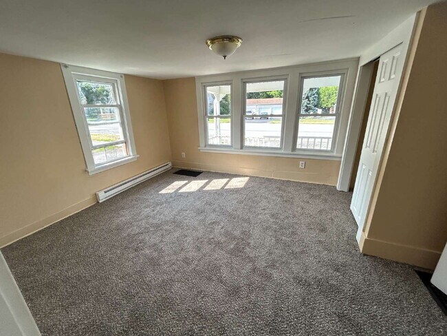 Photo - 2 Bedroom Apartment in Caledonia - Available Immediately Unidad Apt 1