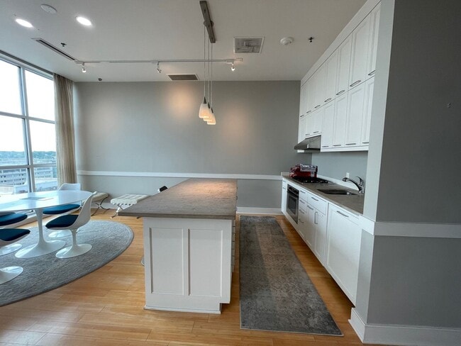 Photo - River Center 603, LLC Unit 603