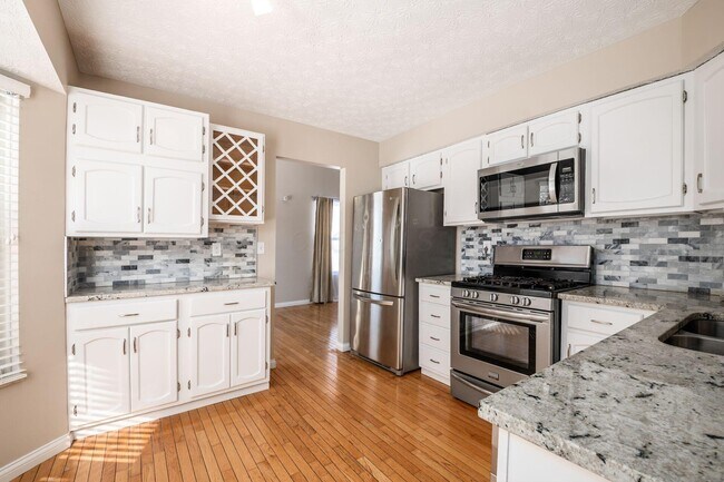 Photo - 4931 Leybourne Dr