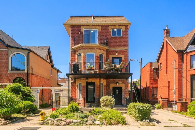 Building Photo - Gorgeous 3 Bedroom Little Italy Unit A
