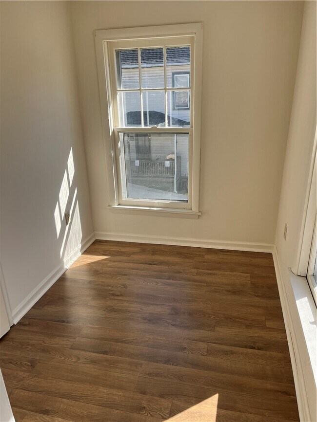 Photo - 206 Grove St