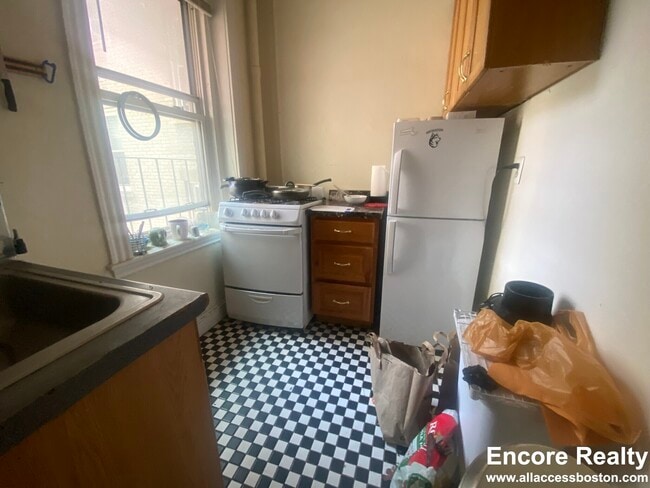 Photo - 364 Riverway Unidad 16