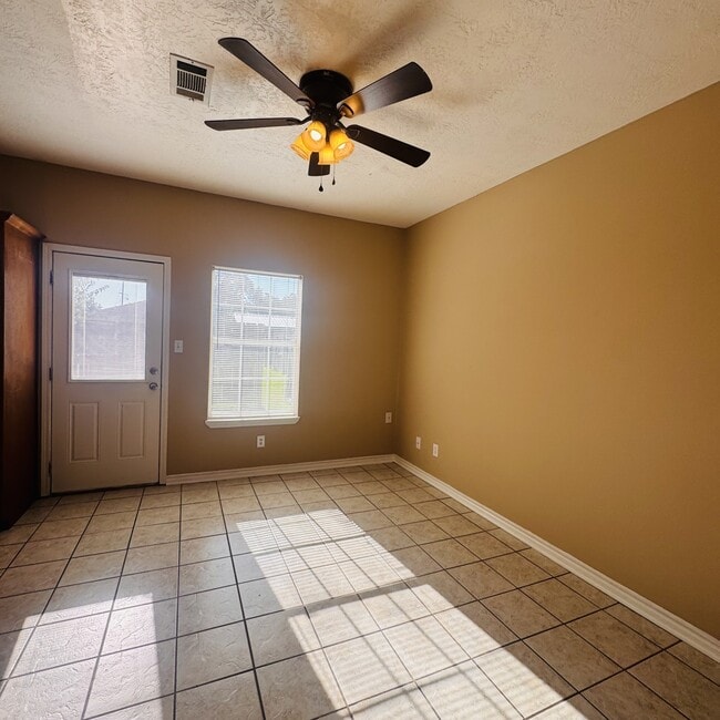 Photo - 107 Chicago Ave Unit 107 (018.001.004)