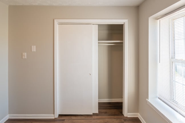 3BR, 1.5BA - 950 SF