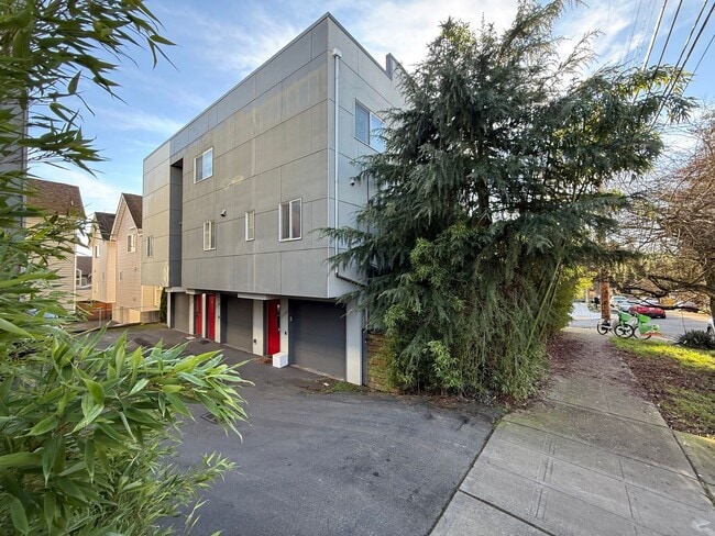 Building Photo - Northgate Townhome