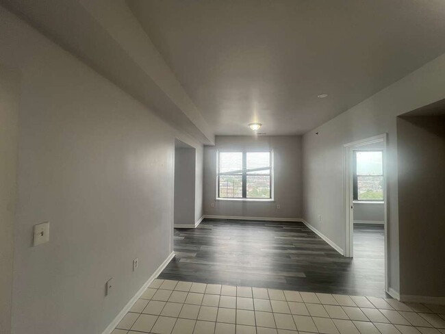 Photo - 279 Mt Prospect Ave Unidad 43