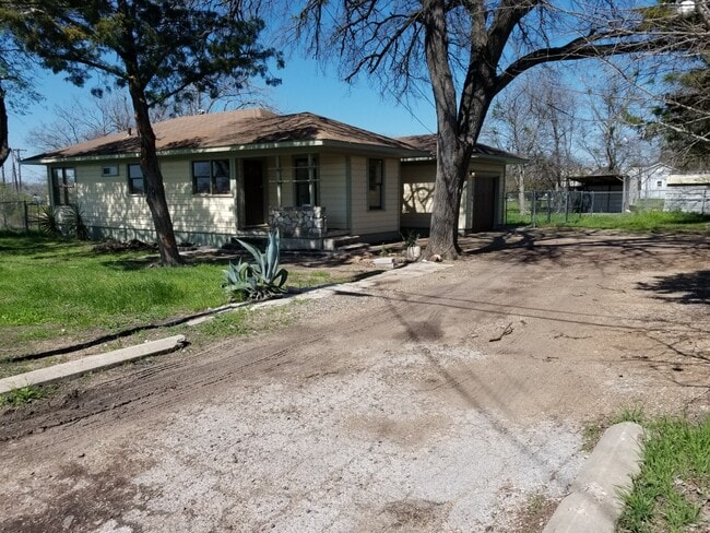 Photo - 205 Hosack St