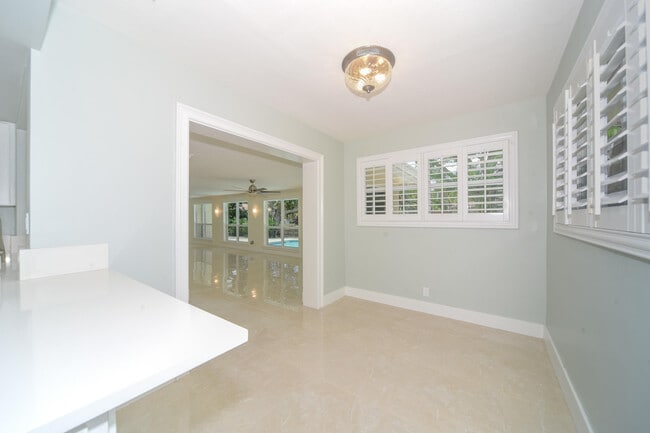 709 W Royal Palm Rd