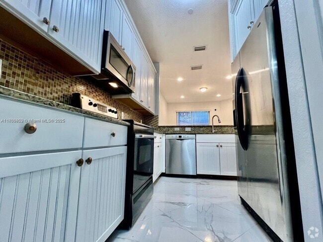 Building Photo - 8962 SW 18th St Rental