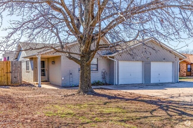 Building Photo - Charming duplex in eastern Norman Rental
