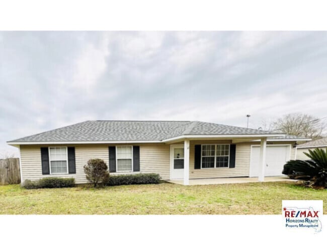 Building Photo - Beautiful Custom Built Home