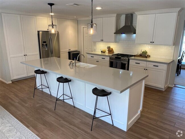 Building Photo - 4805 Kinglet St Rental