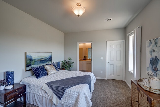 Photo - 634 McKay Way