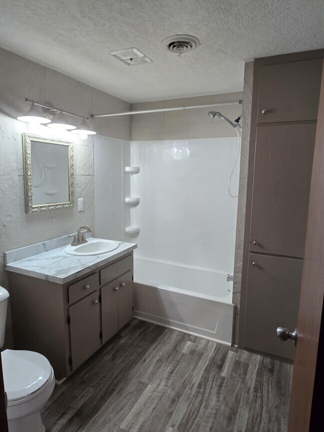 Photo - 302 N Cedar Ave