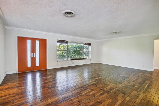 Photo - 2740 NE 34th St