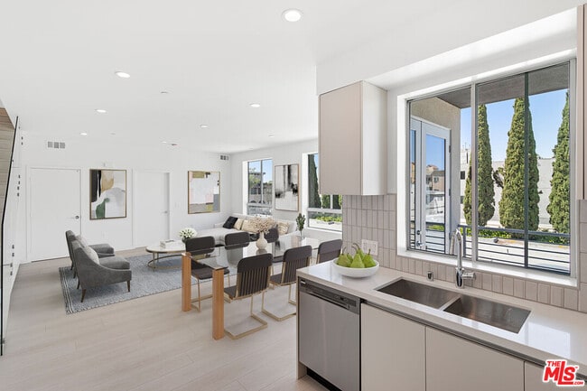 Photo - 11727 Kiowa Ave Unidad 402